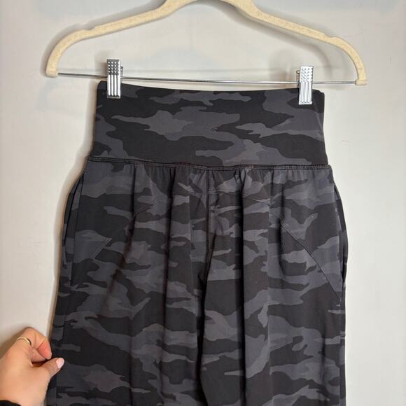 Athleta Salutation Camo Jogger High Rise - Picture 8 of 9